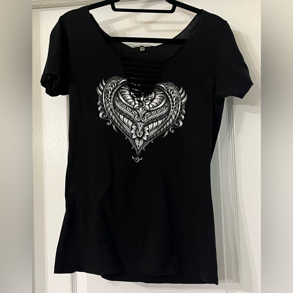 Hot Leathers Apparel Blk SS VNeck Tee W/Ornate White Heart/Wings Printed Design
